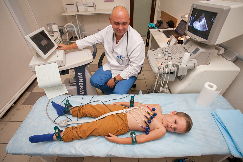 На приеме у детского кардиолога семейной медицинской клиники «ДЕТСТВО Плюс» Дмитрия Анатольевича Иванова